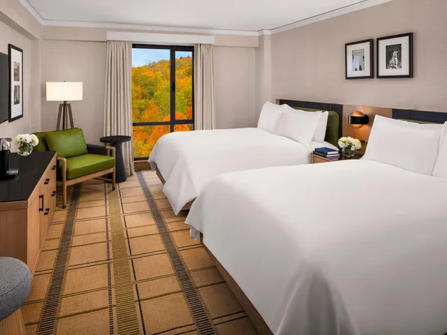Renovated, Fairmont, Luxury, 2 Queen Beds، Fairmont Tremblant 1/3