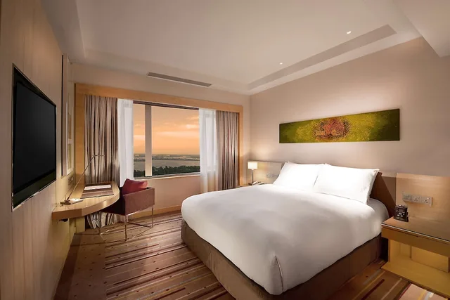 جناح تنفيذي بسرير كينج مع دخول الصالة، Doubletree By Hilton Johor Bahru Hotel 3/11