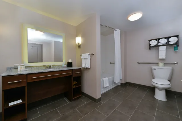 جناح بسريرين كوين لذوي الإعاقة، HOMEWOOD SUITES BY HILTON CINCINNATI MASON 2/3