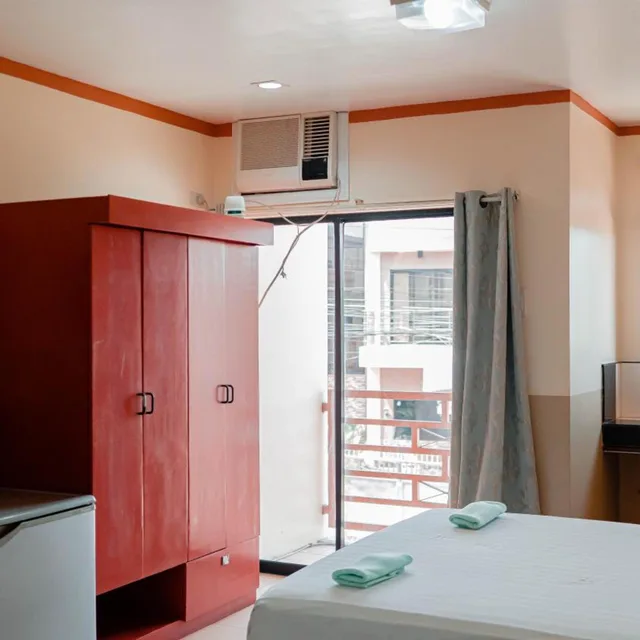 غرفة بسرير كوين بشرفة، Imperial Ridge Pension House 2/7
