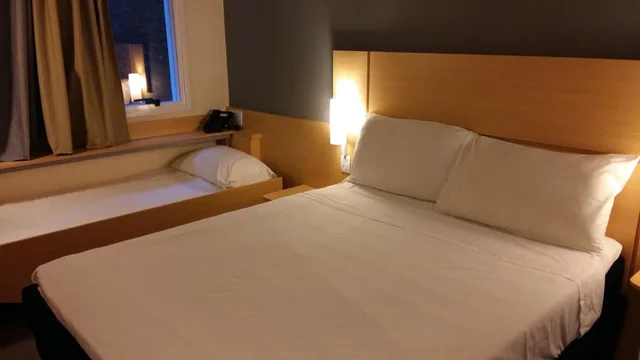 Standard, 1 Double and 1 Single Bed, with Child Extra Bed، Ibis Juiz De Fora 3/5