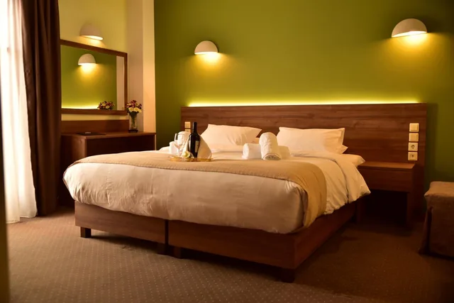 Classic, Double or Twin Bed, Pool or Village View، Mont Helmos Hotel 1/1