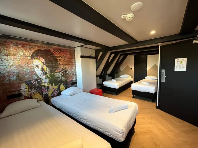 Room, Quadruple, Heart of Amsterdam 6/10