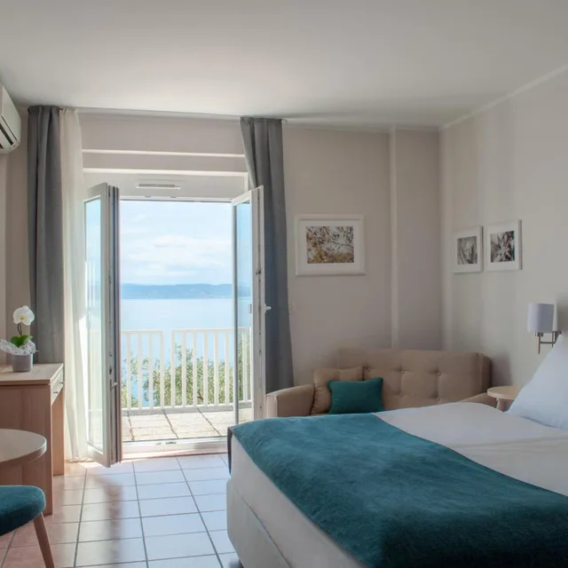 جناح بإطلالة على البحر بشرفة، Belvedere Resort Hotels 2/5