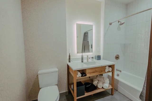 غرفة عائلية بسرير كينج وسريرين كوين، Skaneateles Fields Resort & Spa, Curio Collection by Hilton 5/8