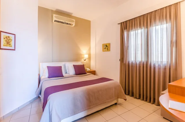 غرفة بانورامية بسريرين منفصلين بإطلالة على البحر مع أريكة، Pela Mare Hotel 1/10