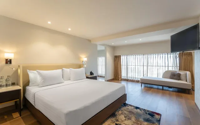 جناح تنفيذي بسرير مزدوج، Clarks Inn Suites Hyderabad 1/2