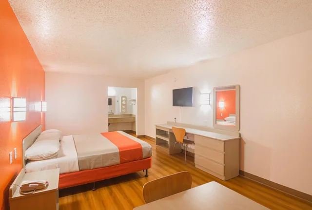 Room, King Bed, Accessible, Motel6 Lawton, OK 3/7