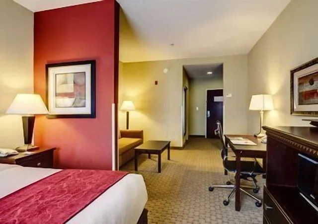 جناح بسرير كينج مع أريكة، Comfort Suites Biloxi Ocean Springs 4/5