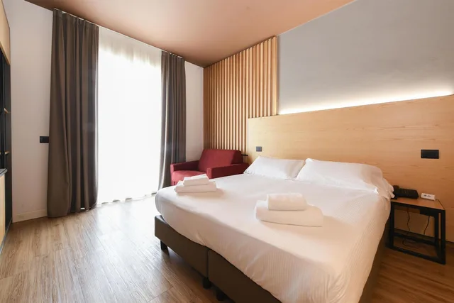 جناح عائلي بسرير كوين وسرير فردي بمطبخ صغير، Best Western Hotel Arya 1/11