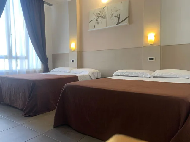 غرفة قياسية رباعية، Indipendenza Hotel 2/6