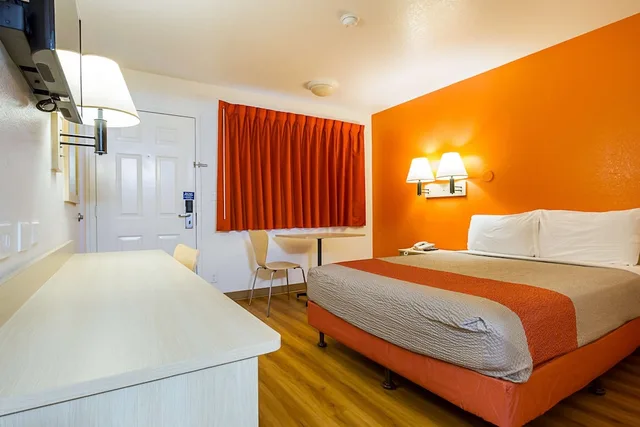 غرفة قياسية بسرير كوين، Motel6 Mesa, AZ - North 1/8
