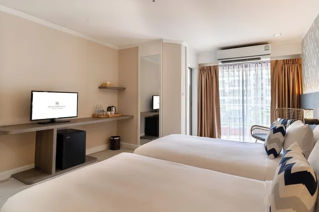 غرفة سوبيريور بسريرين منفصلين بشرفة، Heeton Concept Hotel Pattaya by Compass Hospitality 2/3