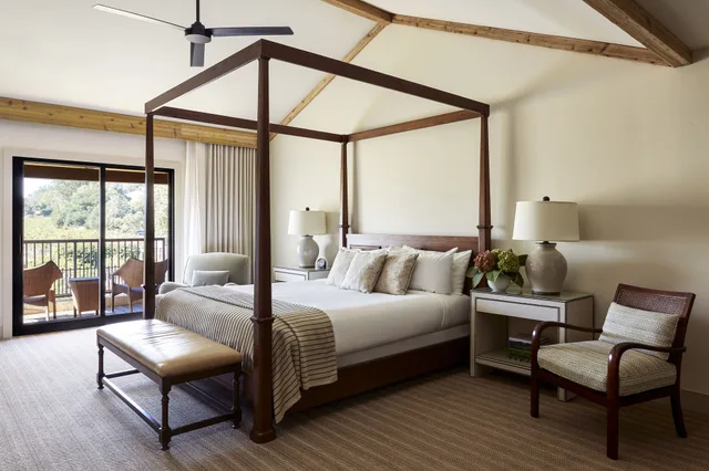 Bella, Suite, King Bed, with View, Napa Valley Lodge 1/2