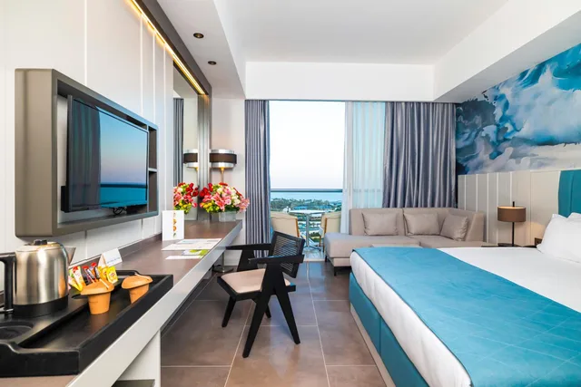 غرفة قياسية بسرير كوين بإطلالة على البحر، Crystal Centro Resort 1/1