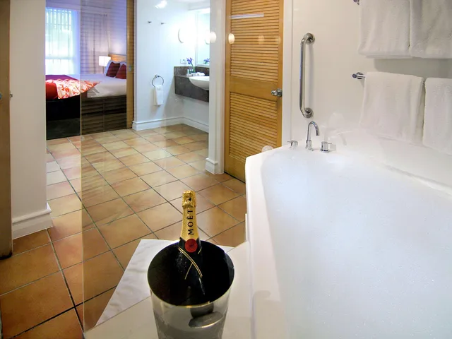 Overwater, Bungalow، Novotel Sunshine Coast Resort 5/5