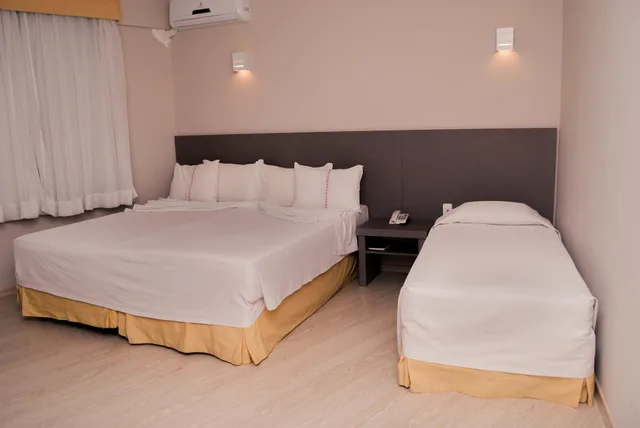 غرفة ثلاثية، ABBA HOTEL 1/3