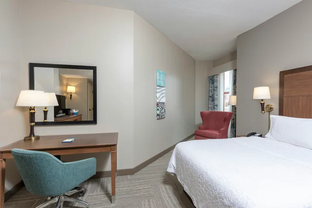 غرفة بسرير كوين، Hampton Inn Indianapolis Downtown Across From Circle Centre 7/10