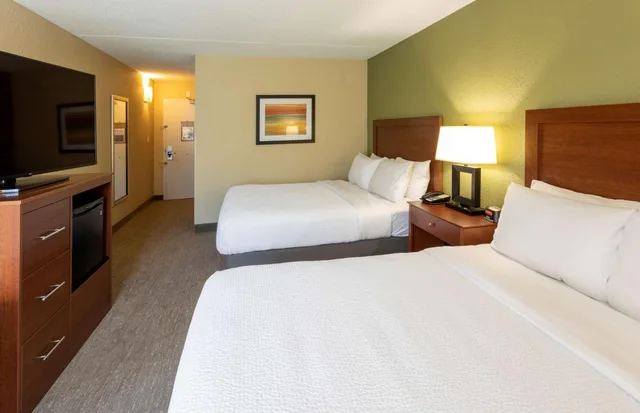 جناح بسريرين كوين لذوي الإعاقة، Best Western Fairmont 2/6