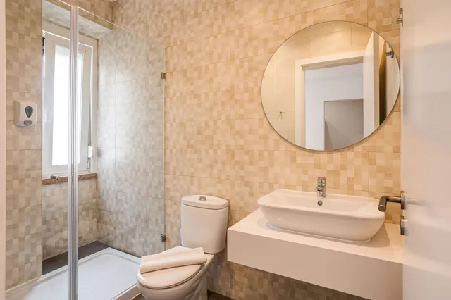City, Double Bed، Home Out Rooms and Apartments 4/6