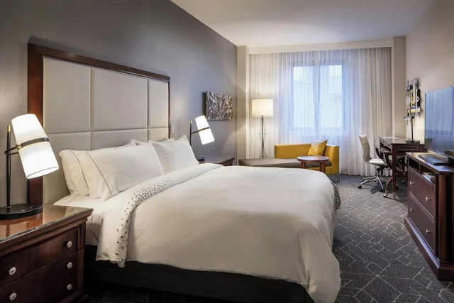 Club, King Bed, Renaissance Providence Hotel 7/10