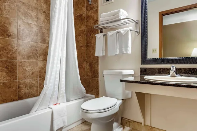 غرفة قياسية بسريرين كوين، Econo Lodge Hays I-70 2/3