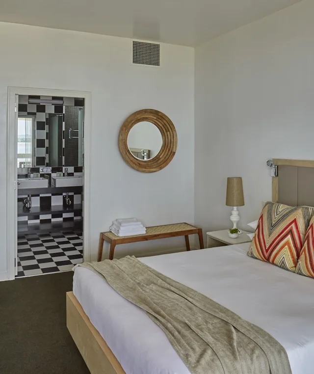 جناح تنفيذي بسرير كينج بإطلالة على البحر مع أريكة، Hotel Slipway 2/2