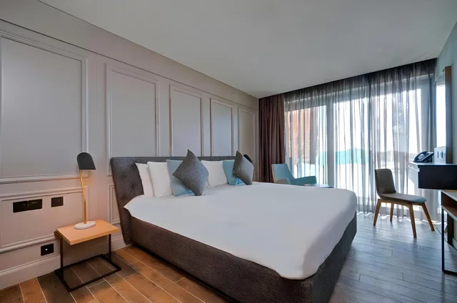 King Bed, Sea and Valley View، Land's End Boutique Hotel 1/1