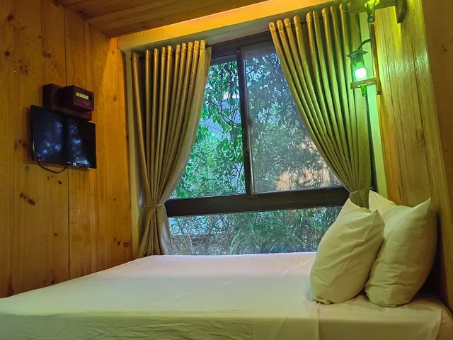 غرفة بسرير كوين بإطلالة على الحديقة، Cabins By Eco Hotel Tagaytay 3/3