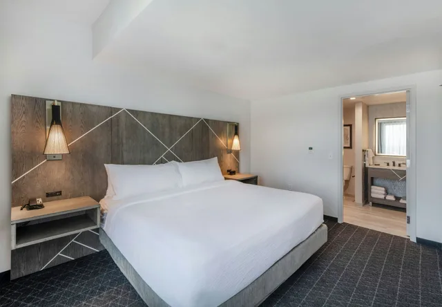 جناح بسرير كينج بإطلالة على المدينة بغرفتين، Embassy Suites by Hilton Asheville Downtown 2/2