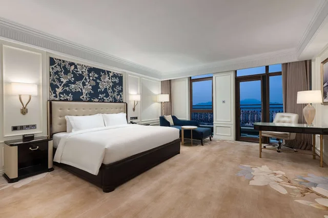 جناح بريميوم بسرير كينج، Wyndham Taian West 1/1