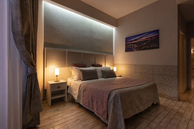 Room, Double Bed, Five Rooms Rome 4/10
