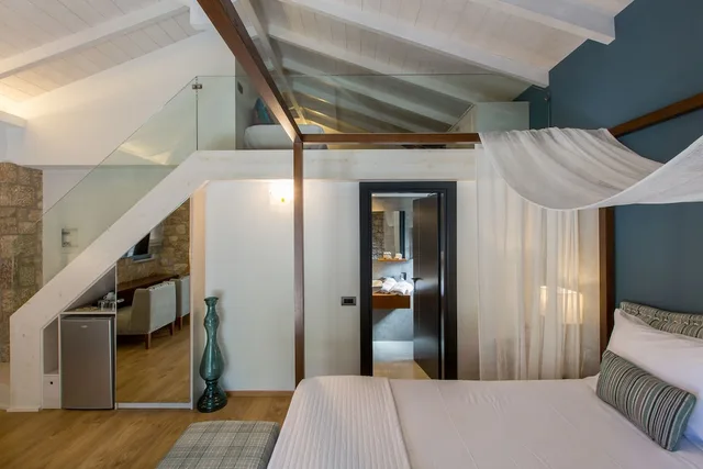 لوفت عائلي بسرير مزدوج وسريرين منفصلين، Anthemion Suites And Villas 2/6