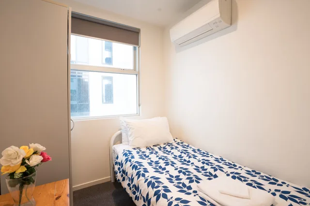 4 Bedrooms, Apartment, 4 Beds, King and Queen Bed, Sofa, Arrow On Swanston 7/10