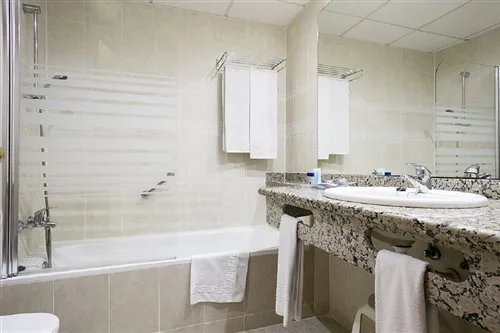 غرفة بسرير مزدوج أو سريرين منفصلين بشرفة، Oasis Tropical Mojacar 2/2