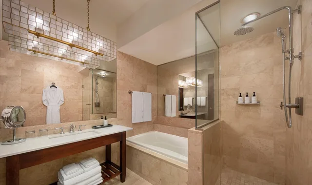 استوديو سوبيريور بسرير كينج، Hotel Ivy A Luxury Collection Hotel 3/3