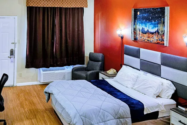جناح بسرير كوين، Rodeway Inn Roswell West 4/5