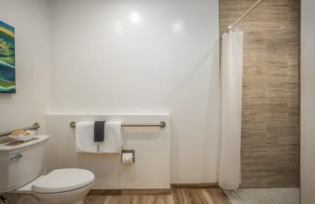 جناح كومفورت بسرير كوين مع أريكة، Ocean View Inn 3/3