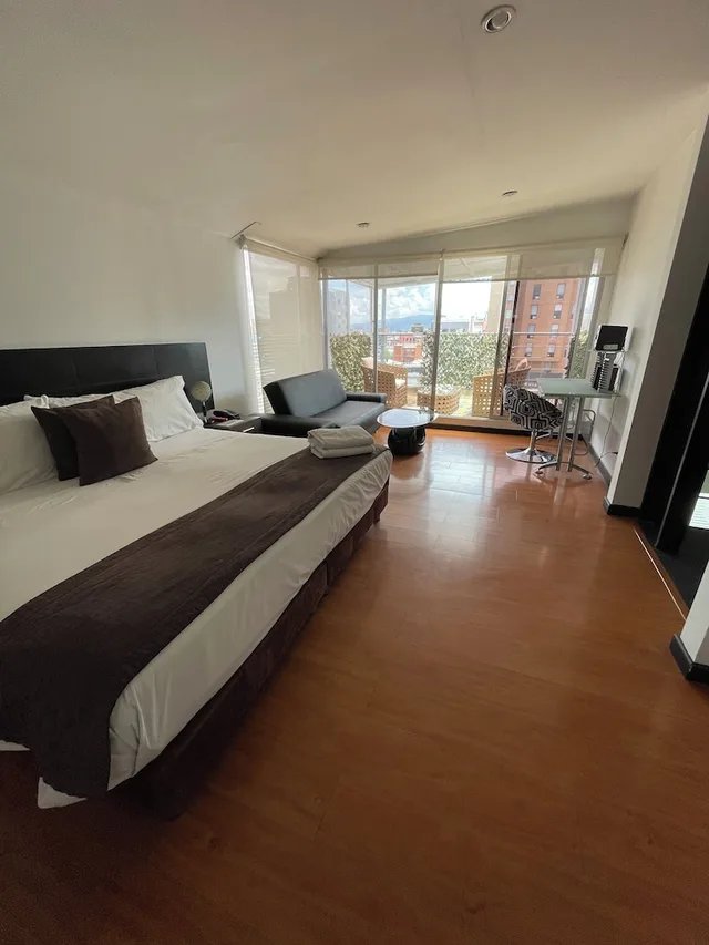 غرفة تنفيذية بسرير كينج، Regency Suites Hotel Boutique 1/5