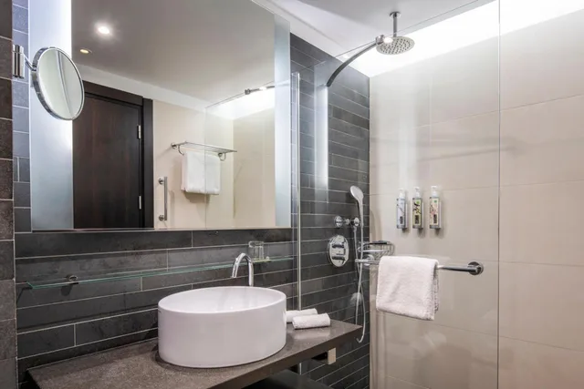 غرفة بريستيج بإطلالة على الحديقة بشرفة، Renaissance Paris Arc de Triomphe Hotel 10/10