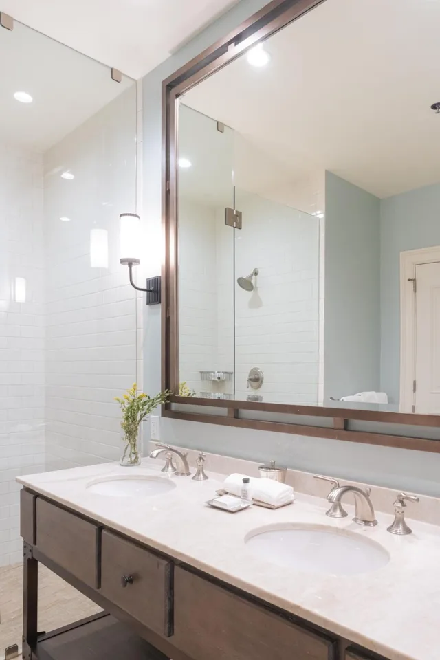 غرفة ديلوكس بسرير كينج وسريرين كوين، Nopsi Hotel New Orleans 6/8