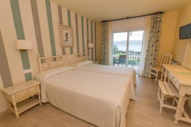 غرفة بسرير مزدوج بإطلالة على البحر بشرفة، Hotel Villa Covelo 5/8