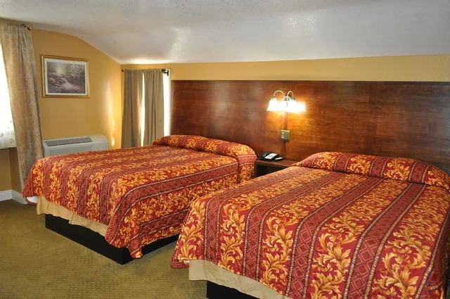 غرفة بسريرين مزدوجين، Santa Cruz Inn Riverside 1/2