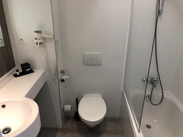 غرفة تنفيذية بسرير كوين، HOTEL CASTEAU RESORT MONS 8/10