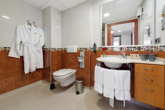غرفة عائلية بإطلالة على البحر بشرفة بغرفتي نوم، Hotel Daniya Denia 3/3