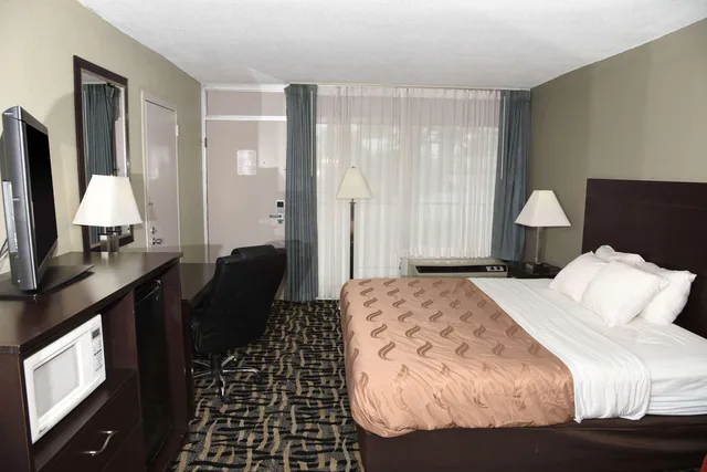 غرفة بسرير كينج، Quality Inn and Suites York PA 1/7