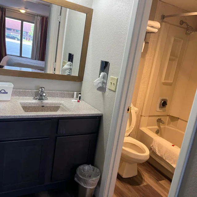 غرفة قياسية بسريرين مزدوجين، Days Inn & Suites By Wyndham Dayton North 4/5