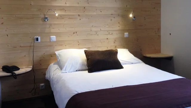 غرفة قياسية بسرير مزدوج، Hotel Les Charmilles 1/1