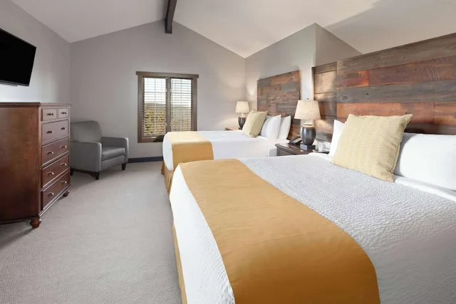 Loft, Suite, 1 King and 2 Queen Beds, Slope View, Sofa, Pet Friendly, Corduroy Inn and Lodge, Trademark Collection by Wyndham 2/5