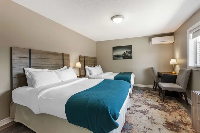 غرفة قياسية بسريرين مزدوجين بإطلالة على البحيرة، Christies Mill Waterfront Resort and Spa 2/5